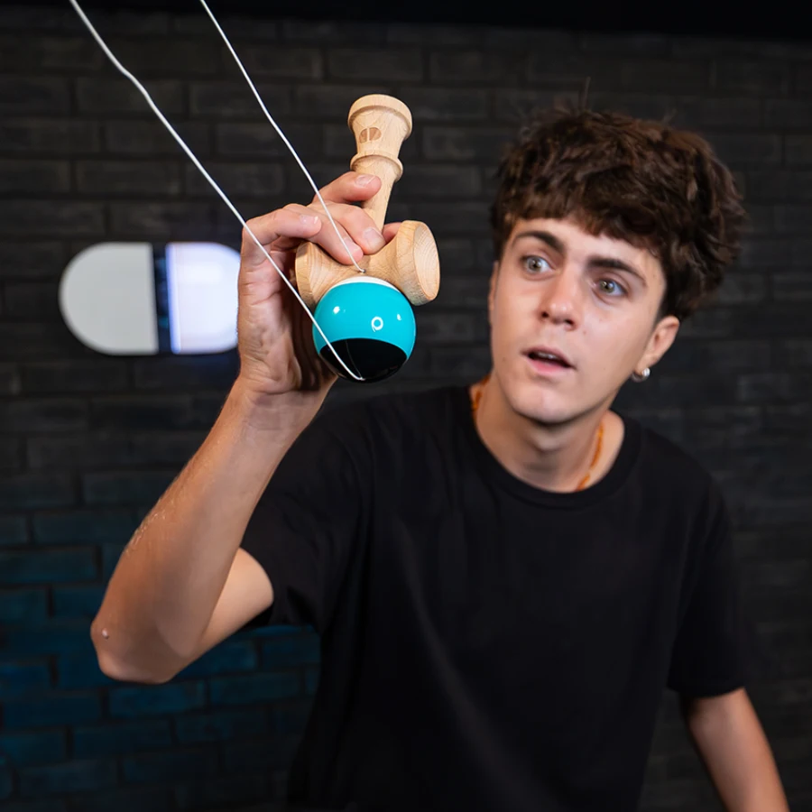 Advanced kendama trick