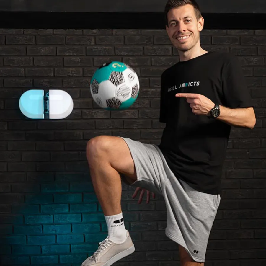 Beginner soccer tricks with Honza Weber