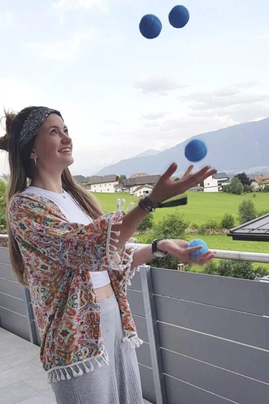 infinity juggling balls