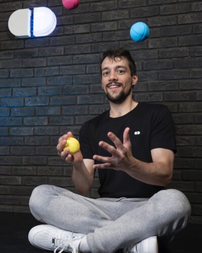 learn ball juggling with skilladdicts app