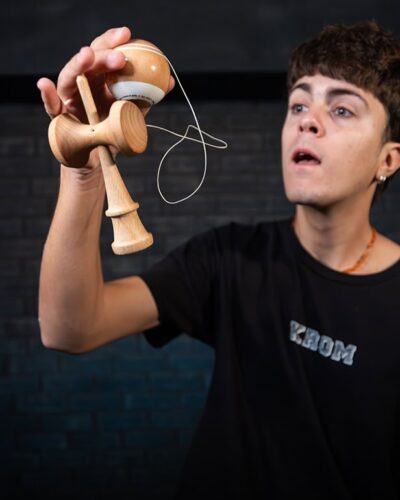 how to play with kendama