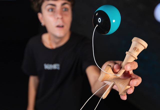 how to play with a kendama