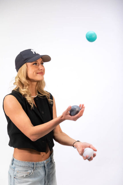 learn how to juggle balls