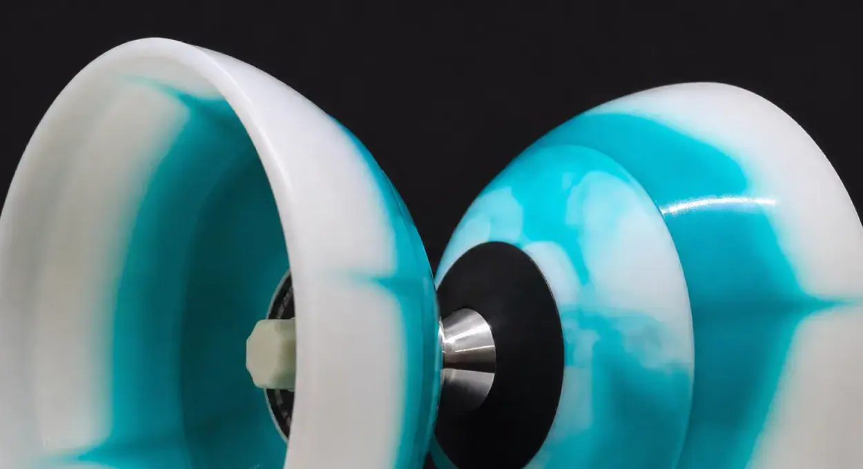 Close-up of the Ball Bearing Diabolo cups and bearing axle