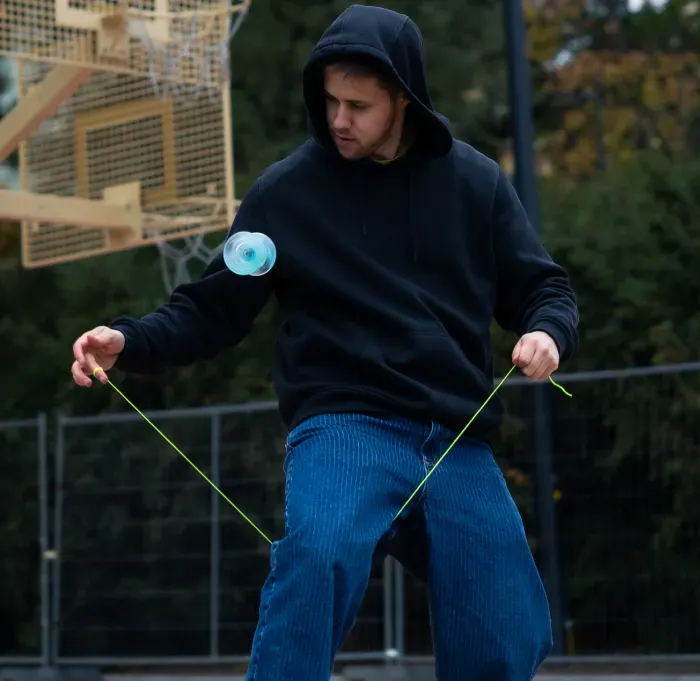 Player throwing the Offstring 4A Yoyo on a basketball court
